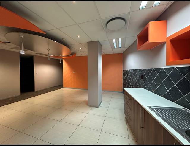 493M² OFFICE TO LET IN HIGHVELD